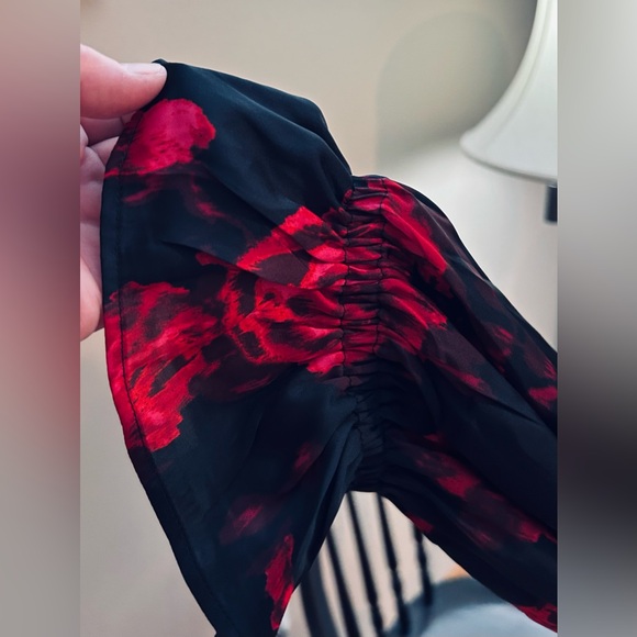 NWOT - Talbots Elastic Pullover Blouse in Black and Red Floral Long Sleeve 3X - Picture 4 of 6